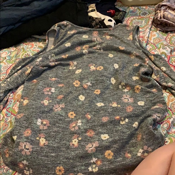 Long sleeve open shoulder low neck shirt - Picture 2 of 3